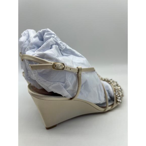 Badgley Mischka Women\'s Clarisa Embellished Wedge Sandal Ivory MP5243 Size 10